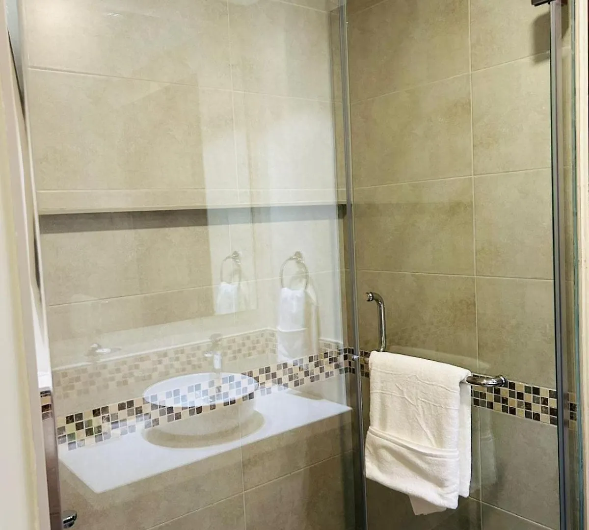 Luxurious 2Bhk Apartment In Reva Tower Dubai