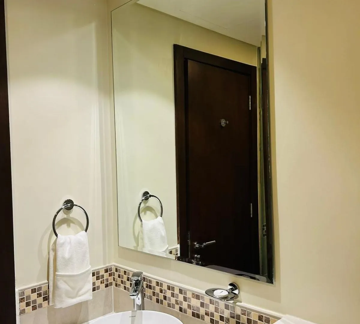 Luxurious 2Bhk Apartment In Reva Tower Dubai 0*,